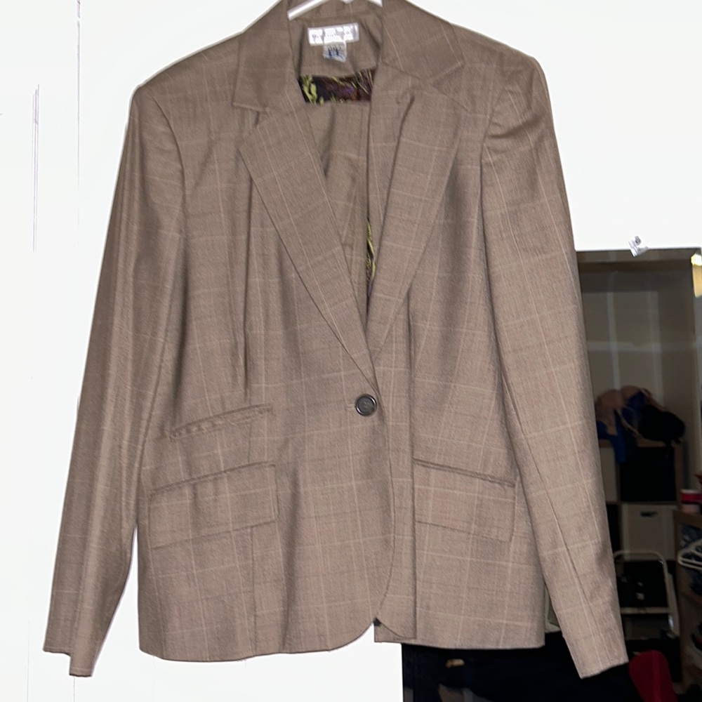 Tan Worthington women’s pants suit